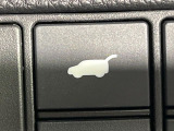 【パワーバックドア】スマートキーや運転席のボタンを押すだけでリアゲートが自動で開閉します!荷物を持っている時や、高い位置にあるバックドアを閉める際に便利な機能です♪