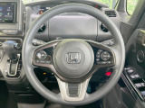 インテリアに合わせたデザインのステアリングは、運転される方のことも考え、運転しやすい形状、大きさです。是非一度、実際に触ってお確かめください。