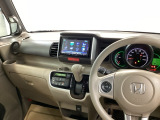 運転席周辺のスマートなレイアウトが、操作のしやすさを実現。快適なドライブをサポートします。
