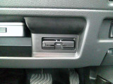 運転席から手の届く位置に ETC2.0車載器付いております。高速道路の料金所もスムーズに通過できますよ♪