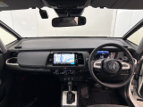 見通しの良い運転席回りとなっておりますので安心して運転をして頂けます!窓が大きいので明るく開放的な室内です