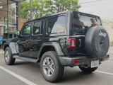 後方には障害物センサー装備。駐車が不安な方にとってバックカメラと併用でき頼もしい装備です。