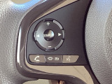ステアリングのスイッチで通話操作が可能。手を離さずに使えるので安心して運転できます。
