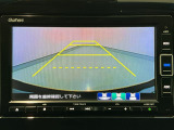 【バックカメラ】運転が苦手な方も車庫入れラクラクです!ギアをリバースに入れれば自動的に切り換わりますので、面倒な操作は不要です♪狭い駐車場もお車を傷つけず安心ですね!