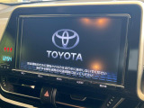 【メーカー純正9型ナビ】インテリアに溶け込むスタイリッシュな「専用設計」メーカーナビを装備♪視認性や操作性など基本性能にも優れ、より上質なカーライフをお楽しみいただけます。