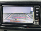 【バックモニター】バックカメラが装着されています。車庫入れが苦手な方もこれがあれば安心ですね