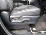 【シートアジャスター】上下調整できるシートアジャスター!運転手にあったドライバーズポジションができますね。