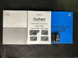 スマートキーは鍵をバッグに入れたままでもドアロックの開閉やエンジンのON・OFFができます。夜間や雨の日も鍵を探さなくて良いので便利です。