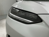 LEDヘッドライトは、点灯の瞬間から最大光量を発揮し、突然暗くなるトンネルなどでの安定感を高めます。