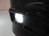フロントLEDフォグランプです鮮やかな日光色で明るく足元を照らします。