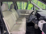 運転席シート廻りは使用感も少なく、良好な状態となっています。前オーナー様が丁寧に使っていたことがよくわかりますね。