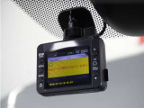 ◆ドライブレコーダー◆映像・音声などを記録する自動車用の装置です。 もしもの事故の際の記録はもちろん、旅行の際の思い出としてドライブの映像を楽しむことができます。