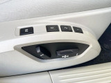 【メモリー機能付きパワーシート】ドライバーごとに設定したシート位置を記憶して、ボタン一つで切り替えできる便利な機能!運転する方が複数名いらっしゃるご家庭におすすめです。