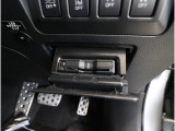ETCを搭載しているため、高速道路の料金所で停車することなくスムーズに通過できます。支払いの手間が省け、移動中のストレスを軽減して快適なドライブをサポートします。