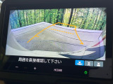 【バックカメラ】駐車時に後方がリアルタイム映像で確認できます。大型商業施設や立体駐車場での駐車時や、夜間のバック時に大活躍!運転スキルに関わらず、今や必須となった装備のひとつです!