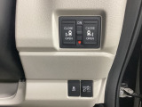 両側電動スライドドア
