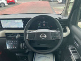 使いやすく安全な操作性と良好な視界を実現した運転席!