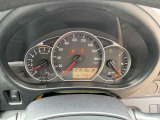 整備スタッフは国家資格を持つプロの整備士です。車検の受入/中間/完成検査と保安基準発行のすべても自社で行います。