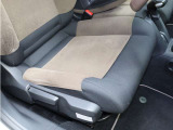 禁煙車ですので焦げや臭いなどはございません。気持良くお乗り頂けます。