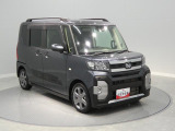 【右前ナナメ】視界が高く見晴らしが良いので運転しやすく、毎日の移動もリラックスして行えます。ルーフレール付きでアクティブな印象です。