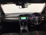 【前方視界】開放的な前方視界!運転がしやすく疲れにくいです♪窓が大きく、見通しがとっても良いおクルマですよ♪