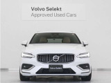 簡潔なラインと明確な意図をもって形作られたV60の外観は、伝統的なスカンジナビアンデザインそのものです。躍動感に溢れ優雅な雰囲気を持ち、細部に至るまで気を配られたその姿には確かな自信が映し出されます。