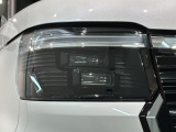 LEDヘッドライトは、点灯の瞬間から最大光量を発揮し、突然暗くなるトンネルなどでの安定感を高めます。