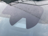 【エマージェンシーブレーキ】走行中に前方の車両等を認識し、衝突しそうな時は警報とブレーキで衝突回避と被害軽減をアシスト。より安全にドライブをお楽しみいただけます。