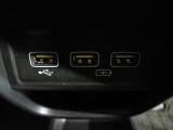 便利な充電用USBジャックも付いています。