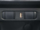 USB接続により外部オーディオと連携する事が出来、車内で音楽を楽しむ事が出来ます。