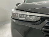 LEDヘッドライトは、点灯の瞬間から最大光量を発揮し、突然暗くなるトンネルなどでの安定感を高めます。