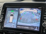 アラウンドビューモニター。上空から見下ろしているかのような映像を映し出して周囲を確認し、スムースな駐車をアシストします。