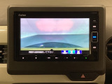 ギヤをR(バック)に入れるとナビの画面に後ろの映像が映るリアカメラ付です。後退時、コンディションが悪い視界でもカラーバックモニターがドライバーをサポートします。