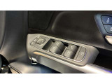 自動車保険に関しても、メルセデス・ベンツ専用のプログラムをご用意しております。飛び石や落下物などでのフロントガラスの修理が必要となった場合、最大で9万円分の補償を致します。