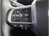 ステアリングスイッチ付き。前方から目を離すことなく操作することが可能です。