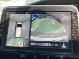 アラウンドビューモニター、駐車中の車を空から見下ろしているかのような映像で表示し、駐車をアシストします