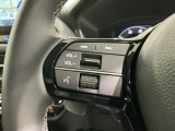 ステアリングにオーディオ操作スイッチが付いています。オーディオ画面に直接タッチしなくても操作が出来ますので、運転に集中できます。