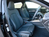 Audi車はどの車種も全てレザーハンドルです。そこにはAudiのこだわりがあり質感の高いレザーでしっかりと手に馴染み、高級感を演出します。