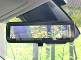 【デジタルインナーミラー】後席の大きな荷物や同乗者で後方が確認しづらい時でも安心!カメラが撮影した車両後方の映像をルームミラー内に表示。クリアな視界で状況の確認が可能です!