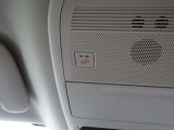 エアバッグ作動時や後突時、もしくは車内のSOSボタンを押した際に緊急通報オペレーターに連携し、救急・警察を手配します。更にオペレーターにも連携、お客様のご要望に応じてロードサービスの手配を行います。
