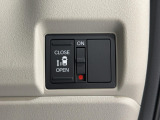 【左電動スライドドア】力を入れずにラクラクドア開閉♪左側電動スライドドア装備車両◎右側スライドドアは手動開閉です。狭い駐車場での乗り降りもラクラク♪挟み込み防止機構装備でお子様の乗り降りも安心◎