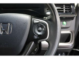 Hondaセンシングの機能のひとつ、アダプティブクルーズコントロール付!アクセルから足を離しても設定したスピードと前車との車間を保ち走行してくれます!車線維持もアシスト☆高速道路で疲労軽減ですね☆