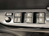 パワーウィンドは今や当たり前の機能ですが、無いと困る機能です。運転席からの操作で、全席の窓を振るオープンにしたり、フルクローズが可能です。