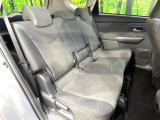 コンパクトカーですが、セカンドシートは十分な広さがあり快適にお乗りいただけます♪シートを倒して大きな荷物を積んだりと、用途の幅が広い1台です。