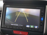 ◆リアワイドカメラシステム◆3種類の表示で後方確認をサポート♪セレクトレバーを「R」の位置に入れるとカメラ画像に切り替え。ノーマルビューでは従来のリアカメラと同様の標準的なビューで表示します!