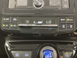 オートエアコンは温度を設定するだけで、自動で風量などを設定してくれます。運転しながら操作も必要ないので、安全性も向上します。