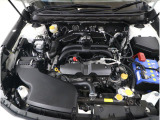 2.5L水平対向4気筒DOHCエンジン(FB25型)を搭載。175PSの出力と扱いやすいトルク特性で、街乗りから長距離まで安定した走りを実現します。