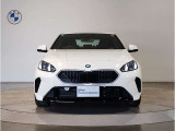 【キドニーグリル】BMWは約90年もの間、ほぼ全ての車両にひと目でBMWだと分かるこの特徴的なフロントグリルが備えられ、デザイン・アイコンとして親しまれてきました。