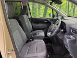 運転席シート廻りは使用感も少なく、良好な状態となっています。前オーナー様が丁寧に使っていたことがよくわかりますね。