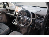 前席全体 目線も高く広い視界で安心して運転することができますね!